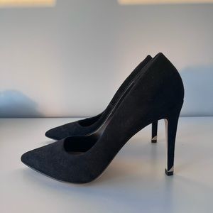 BLACK SUEDE PUMP HEELS